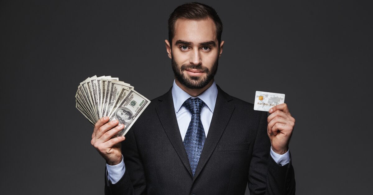 役員報酬ゼロ vs 少額報酬の比較イメージ